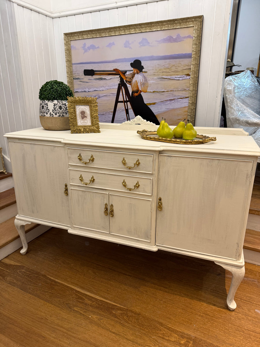 Vintage Queen Anne French Provincial Style Sideboard/ Buffet