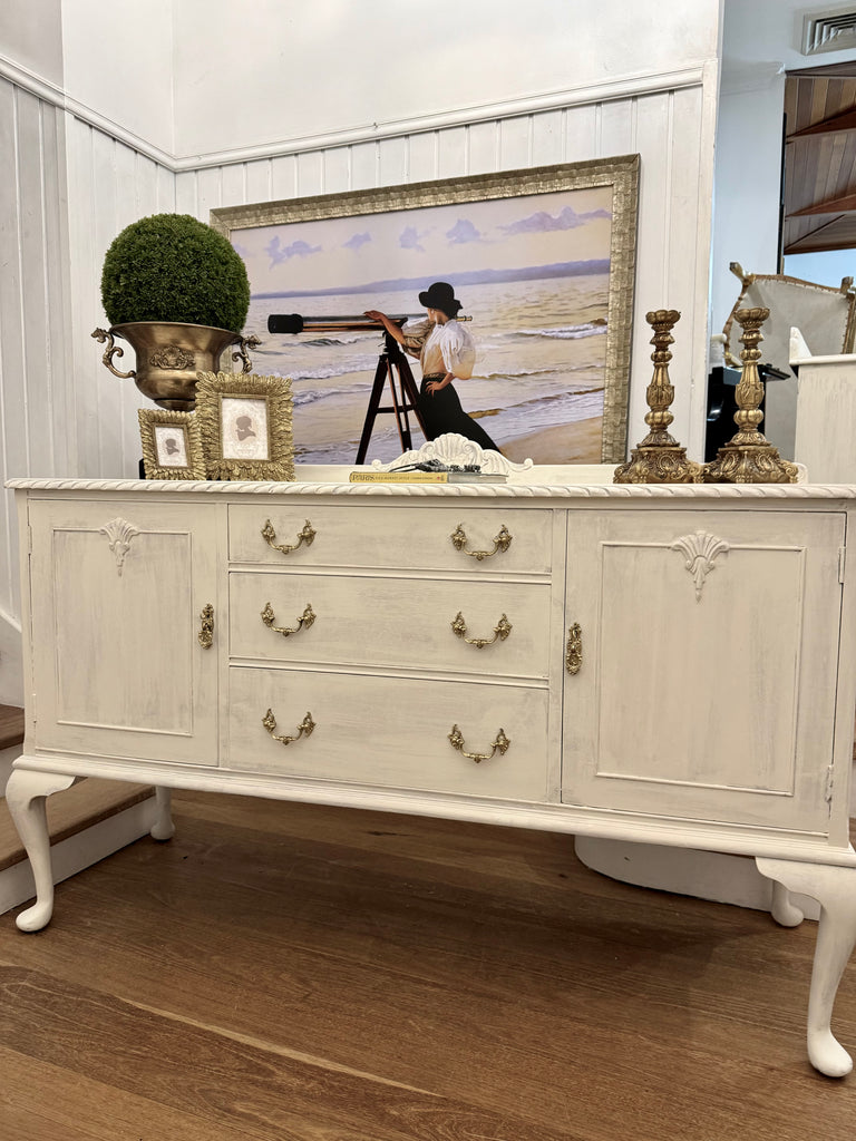 Vintage Queen Anne French Provincial Style Sideboard/ Buffet