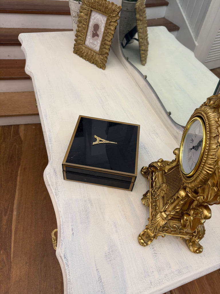 Vintage Queen Anne French Provincial Style Dressing Table.