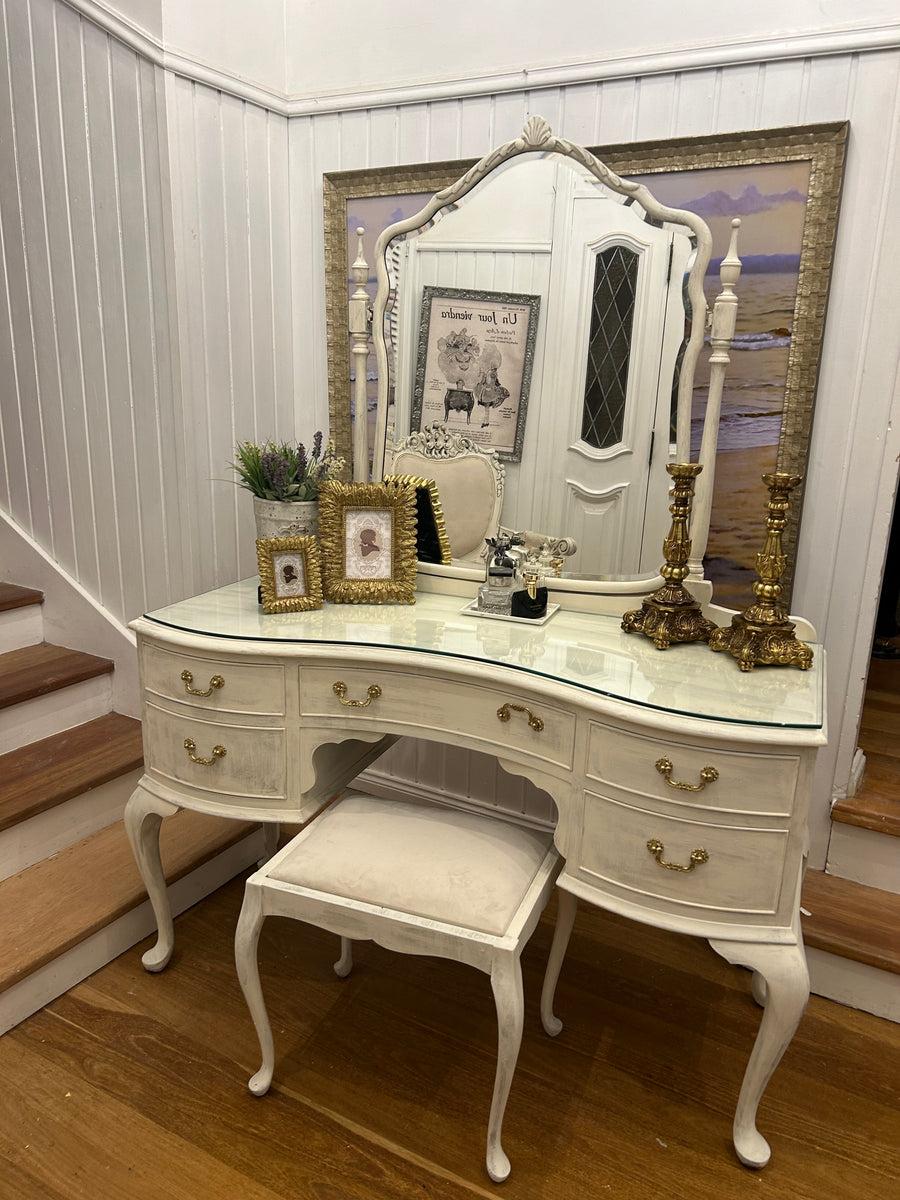 Vintage Queen Anne Dressing table and stool