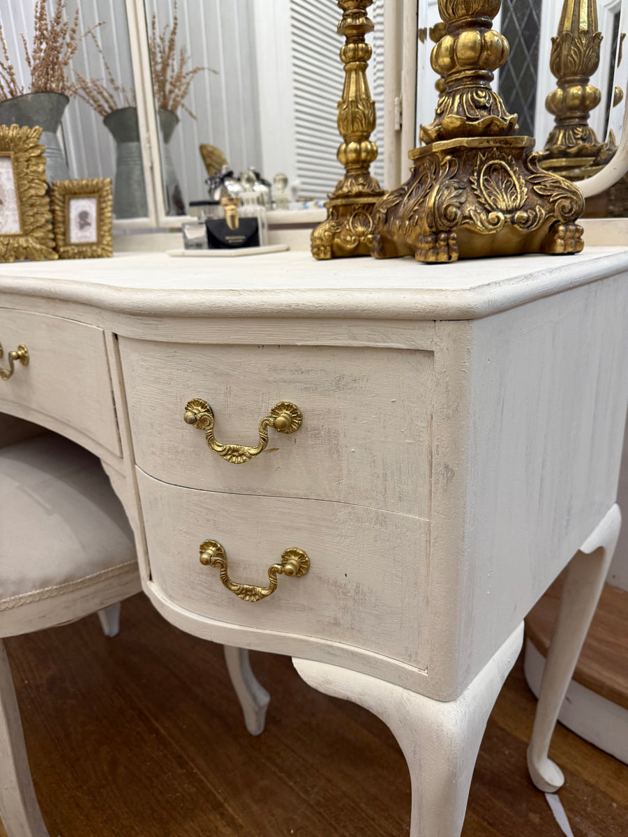 Vintage Queen Anne French Provincial Style Dressing Table and Chair