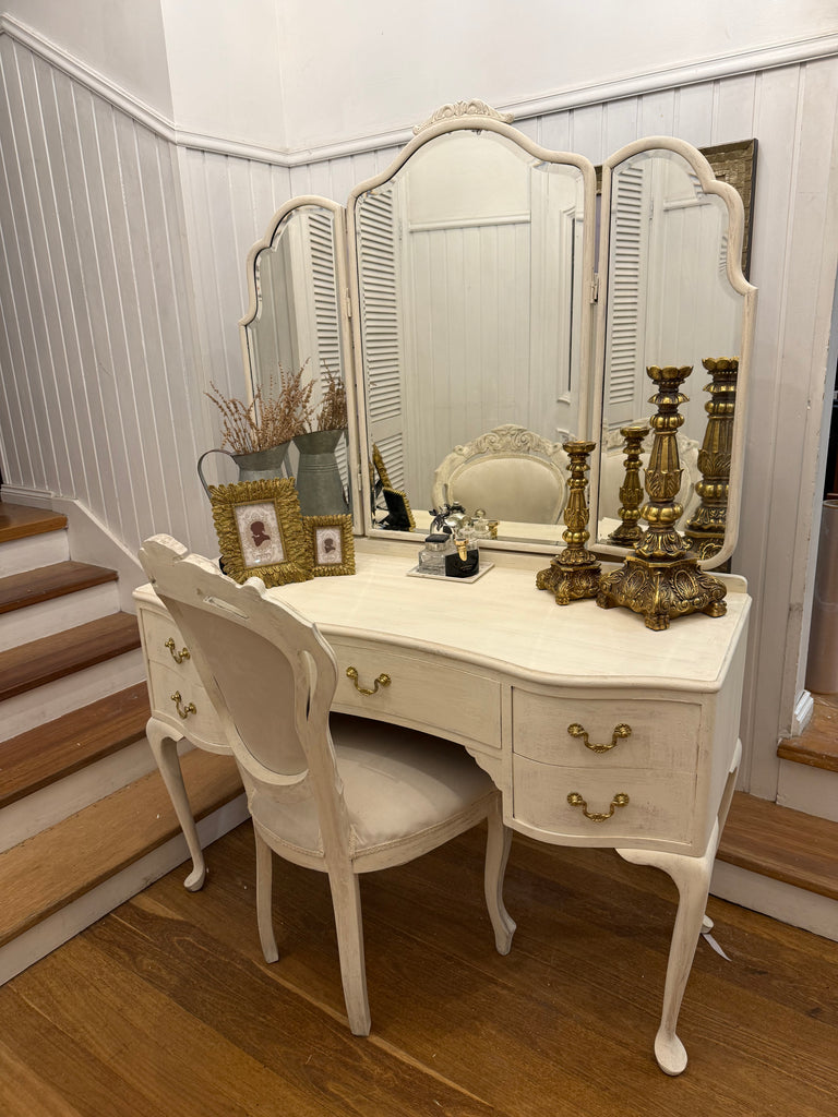Vintage Queen Anne French Provincial Style Dressing Table and Chair