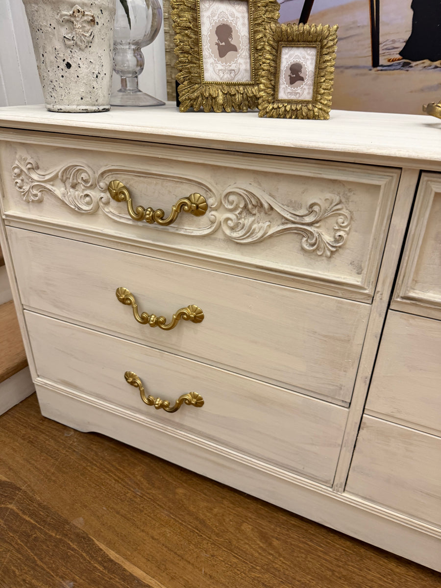 Vintage French Provincial Style Dresser/Drawers