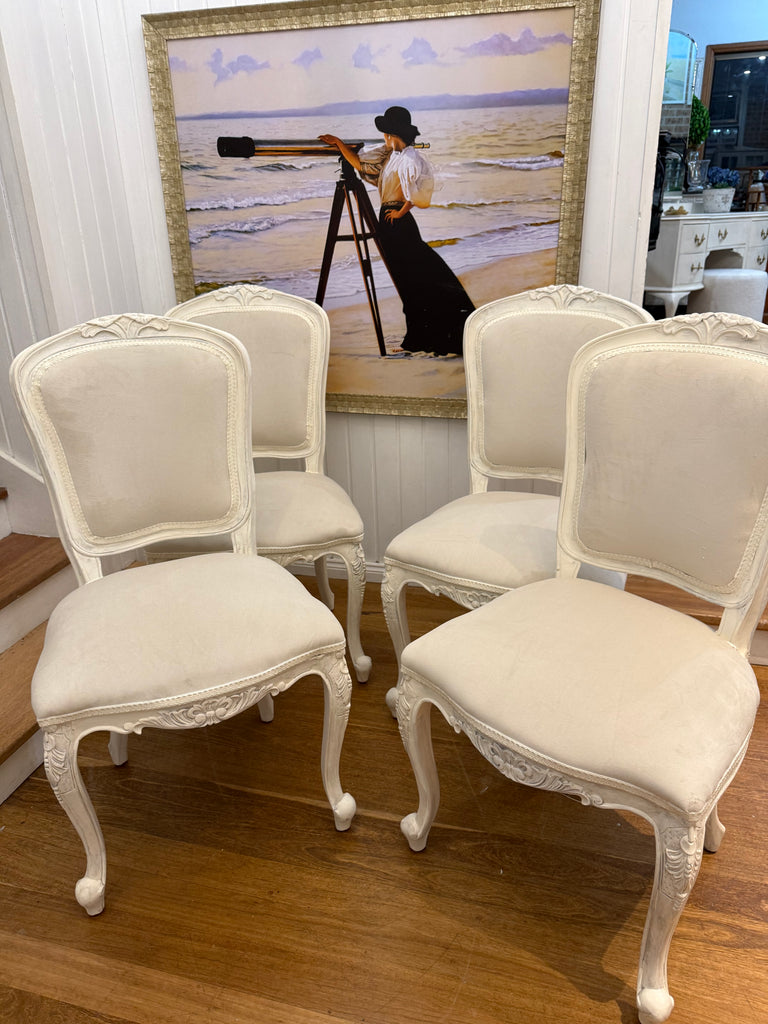 French Provincial Style Dining Table and 4 Chairs