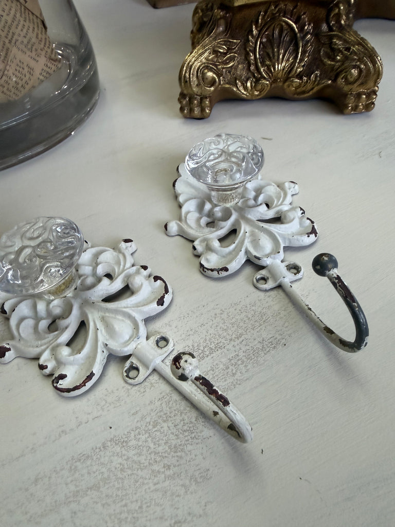 2 x Vintage Look Hooks