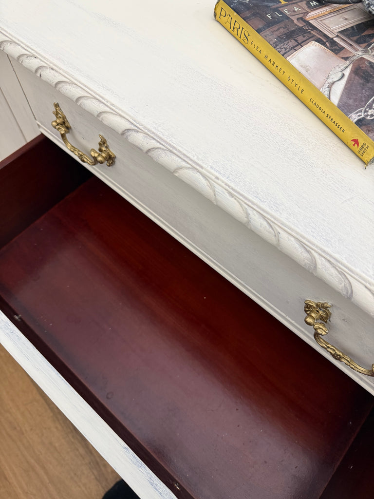 Vintage Queen Anne French Provincial Style Sideboard/ Buffet