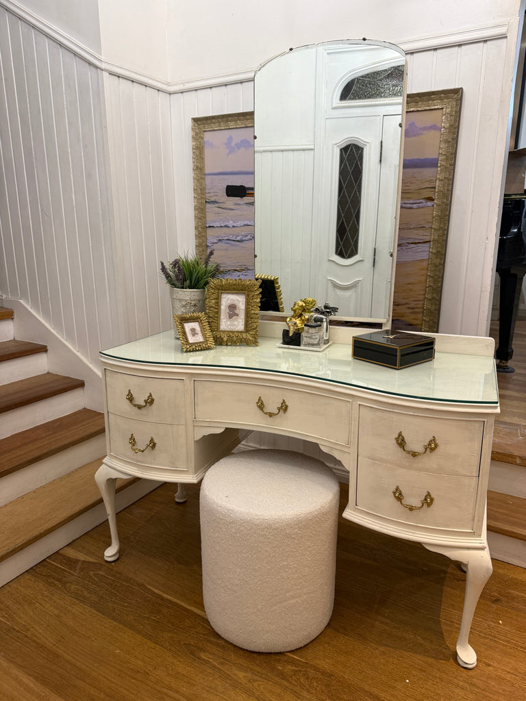 Vintage Queen Anne French Provincial Style Dressing Table and Stool