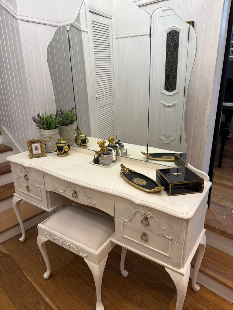 Vintage Queen Anne French Provincial Style Dressing Table and Stool