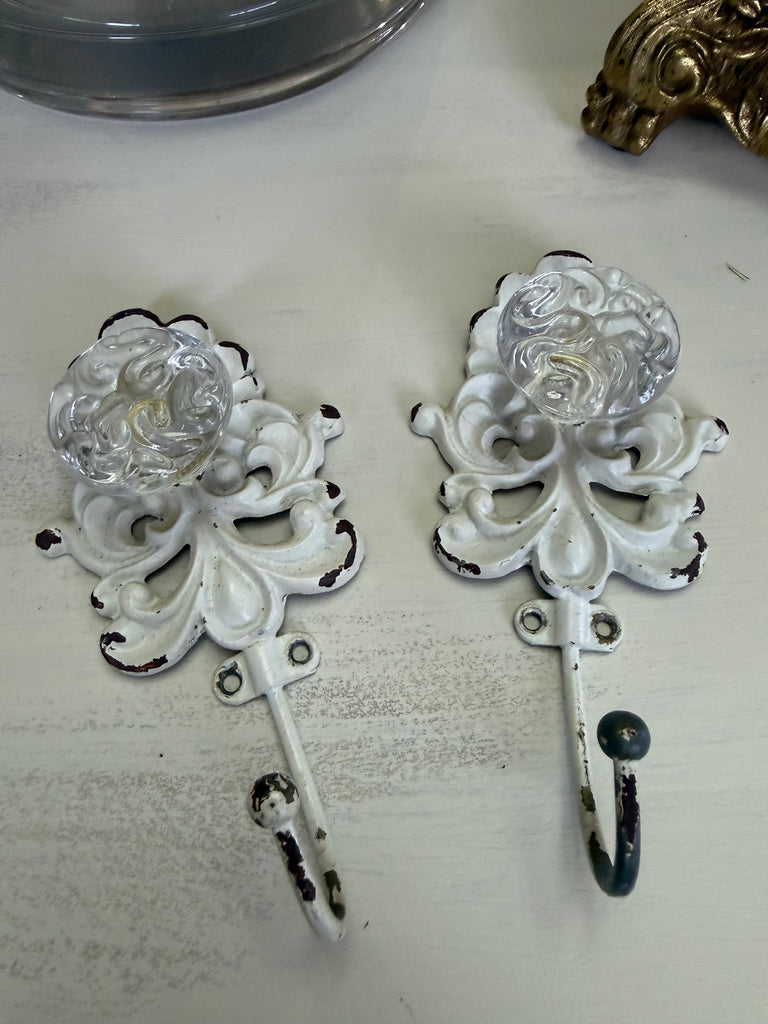 2 x Vintage Look Hooks