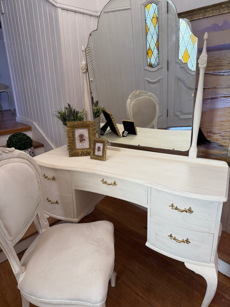 Vintage Queen Anne French Provincial Style Dressing Table and Chair