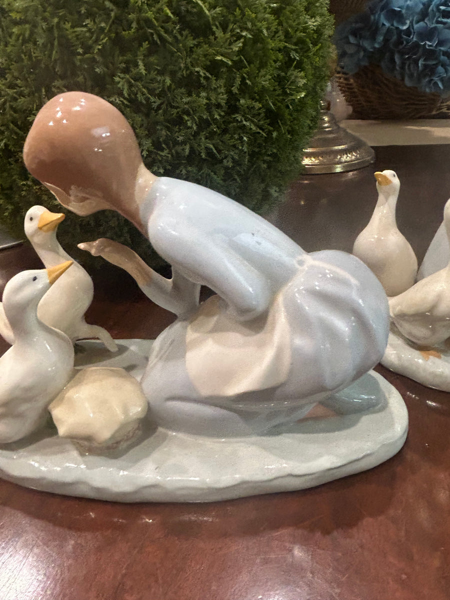 Vintage ceramic ducks and Maiden set