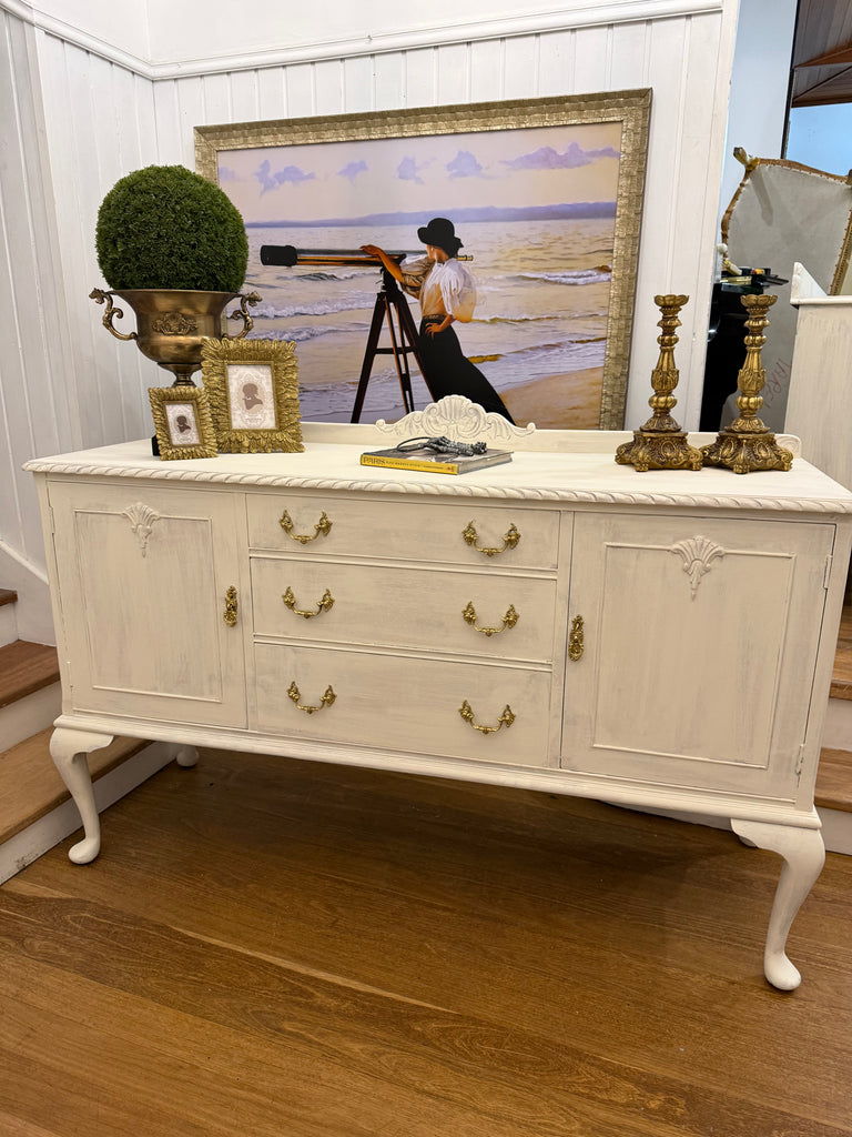 Vintage Queen Anne French Provincial Style Sideboard/ Buffet