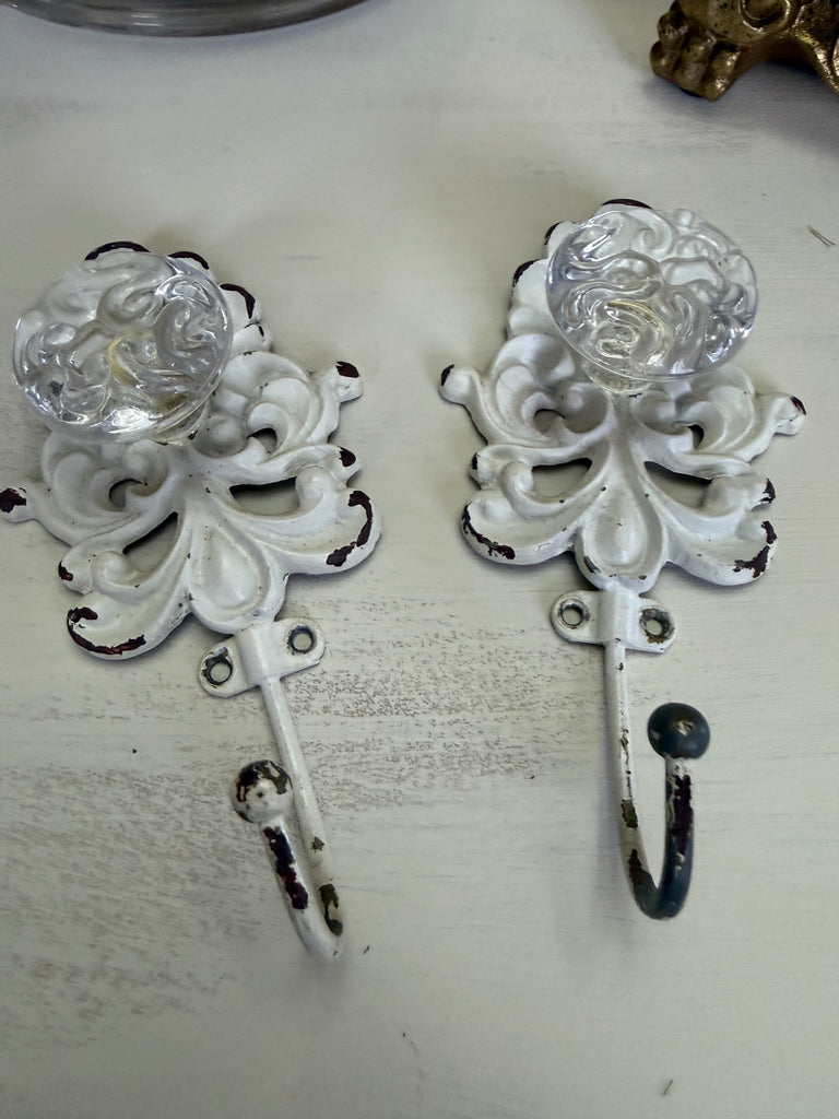 2 x Vintage Look Hooks