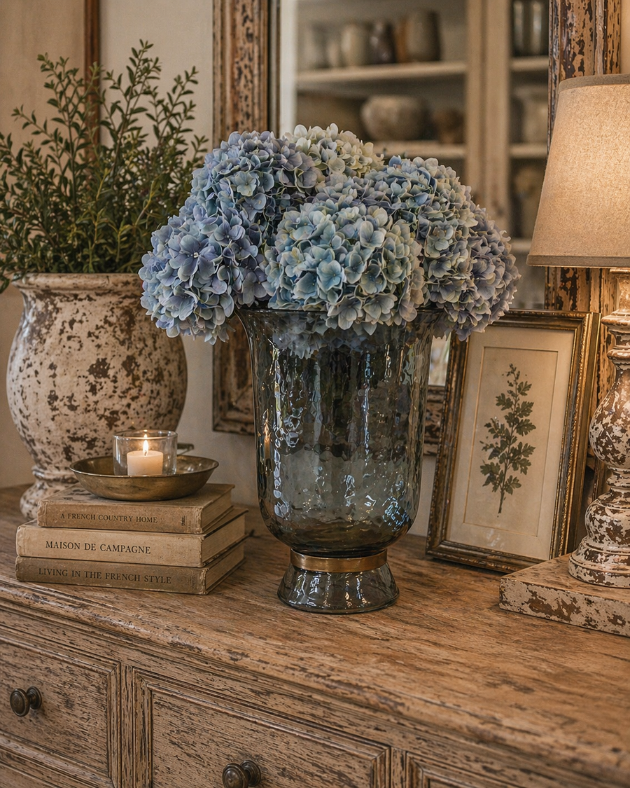 Glass vase/ hurricane