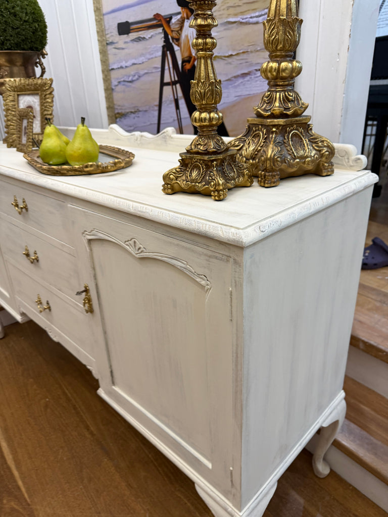 Vintage Queen Anne French Provincial Style Sideboard/Buffet