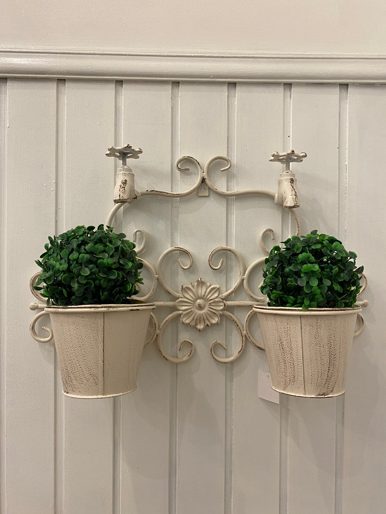 Wall hanging metal planter