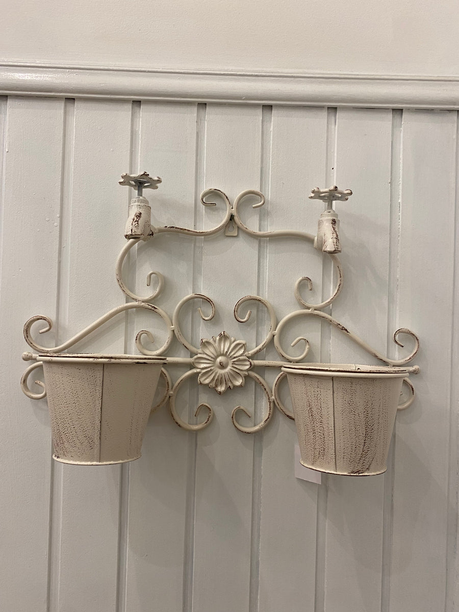 Wall hanging metal planter