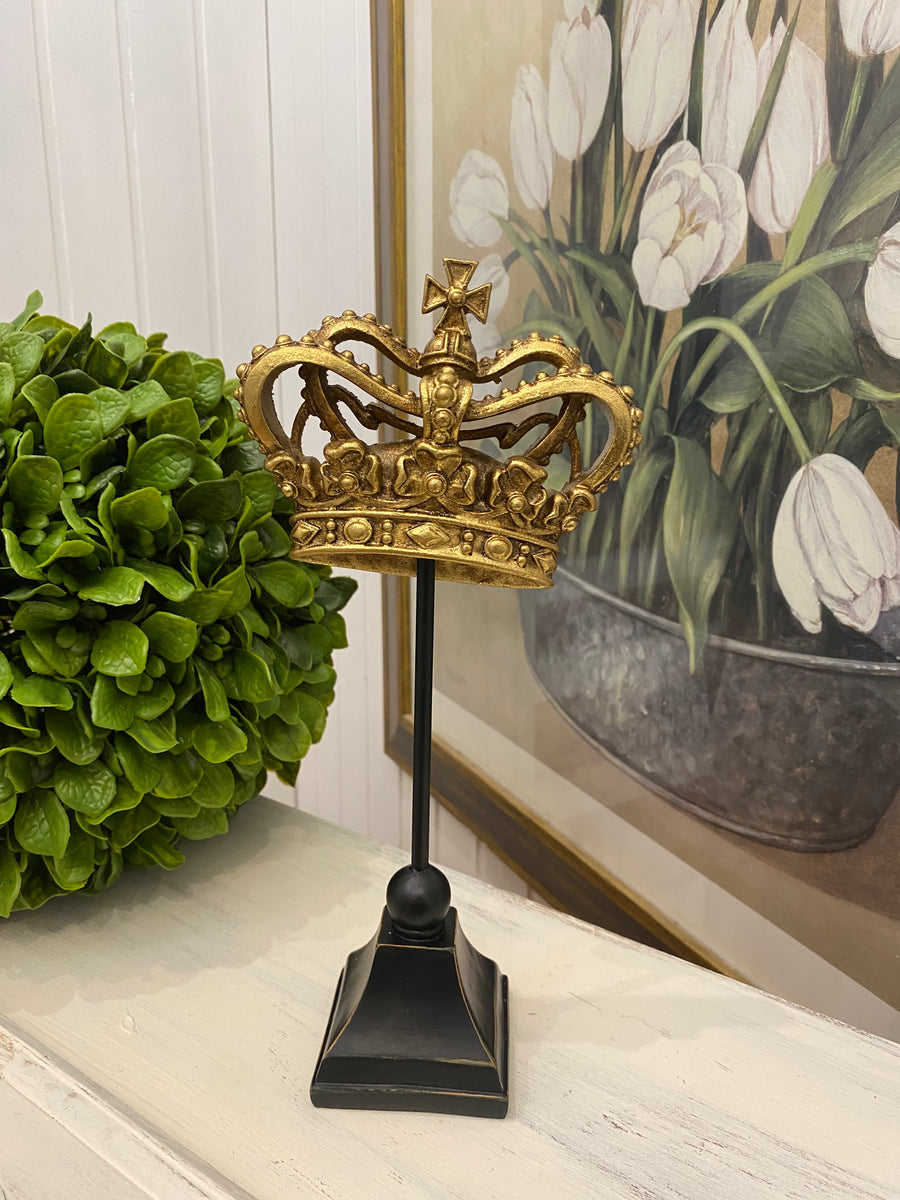 Small crown on stand
