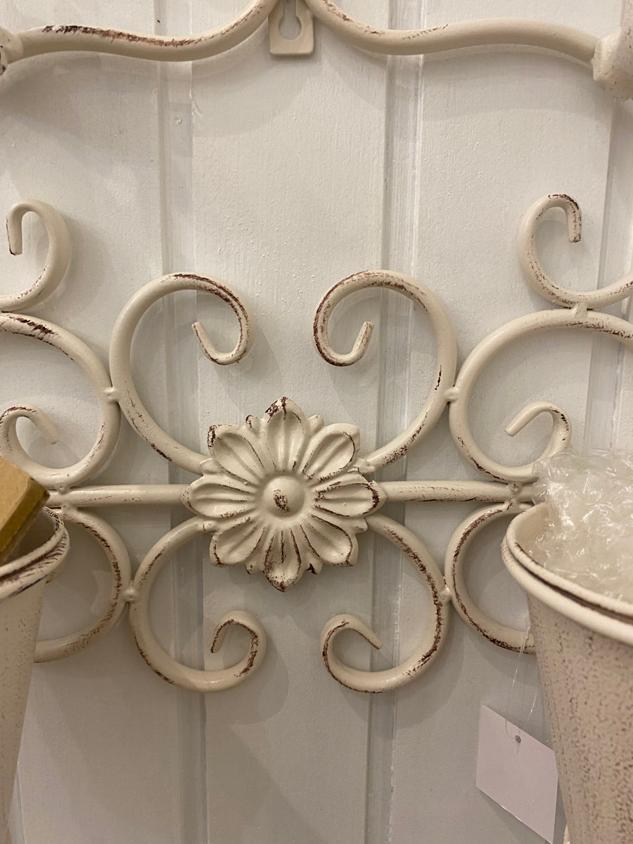 Wall hanging metal planter