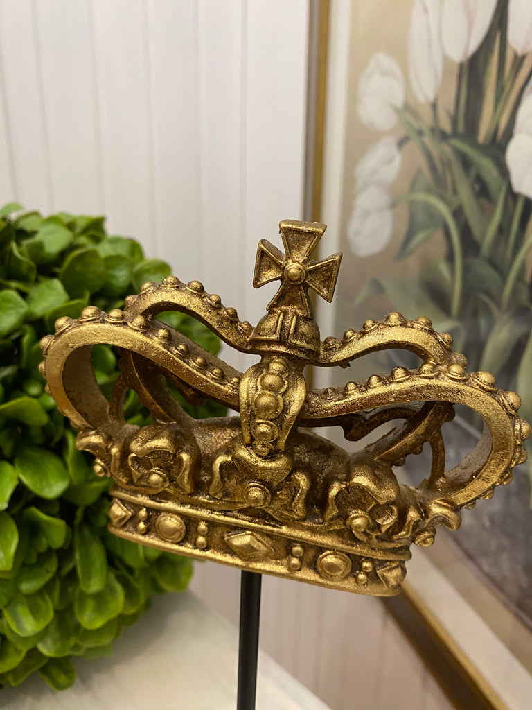 Small crown on stand
